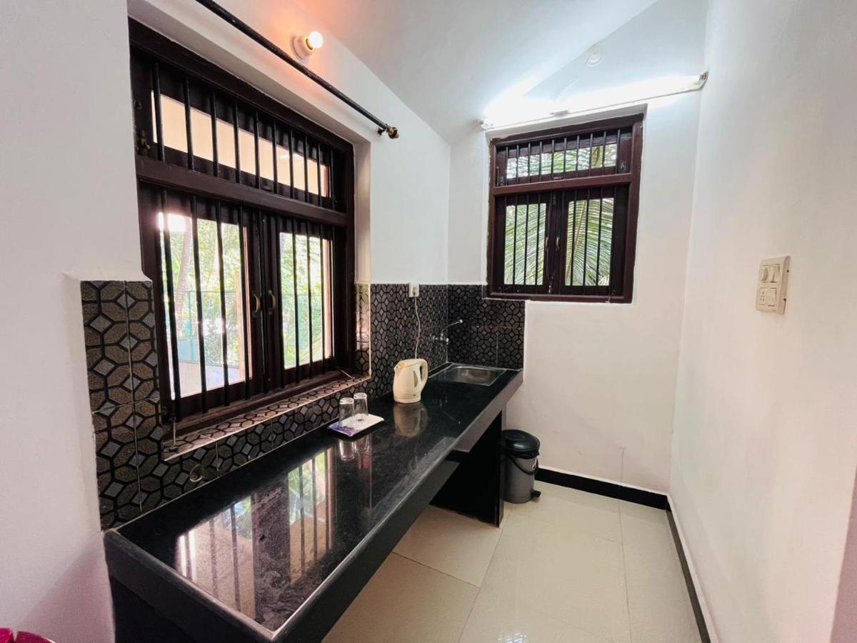 Naga Cottages Morjim Bagian luar foto