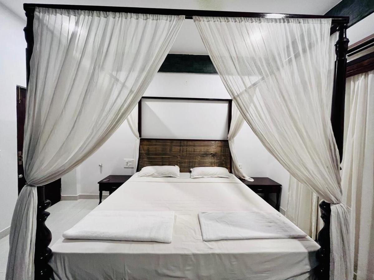 Naga Cottages Morjim Bagian luar foto