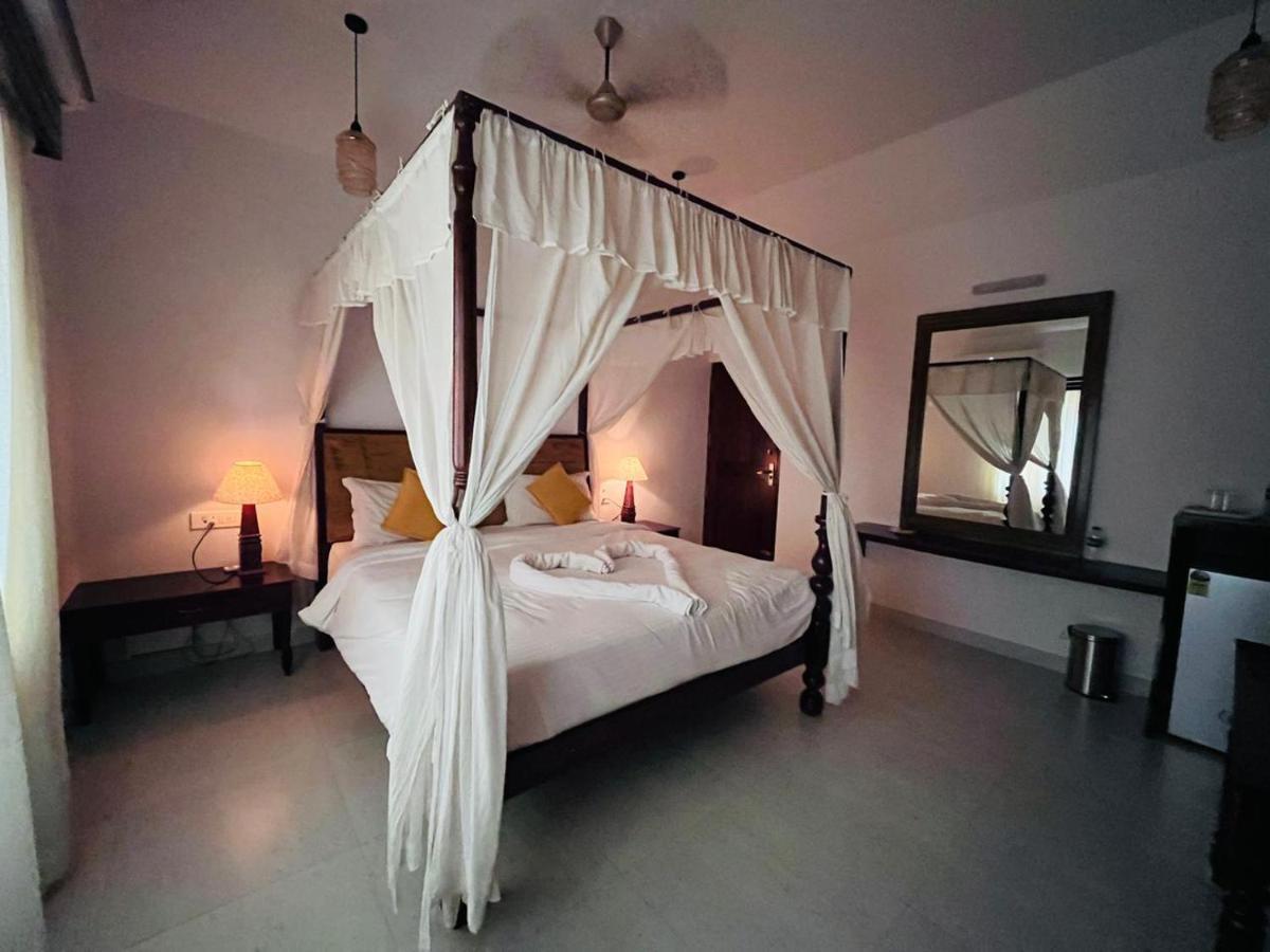 Naga Cottages Morjim Bagian luar foto