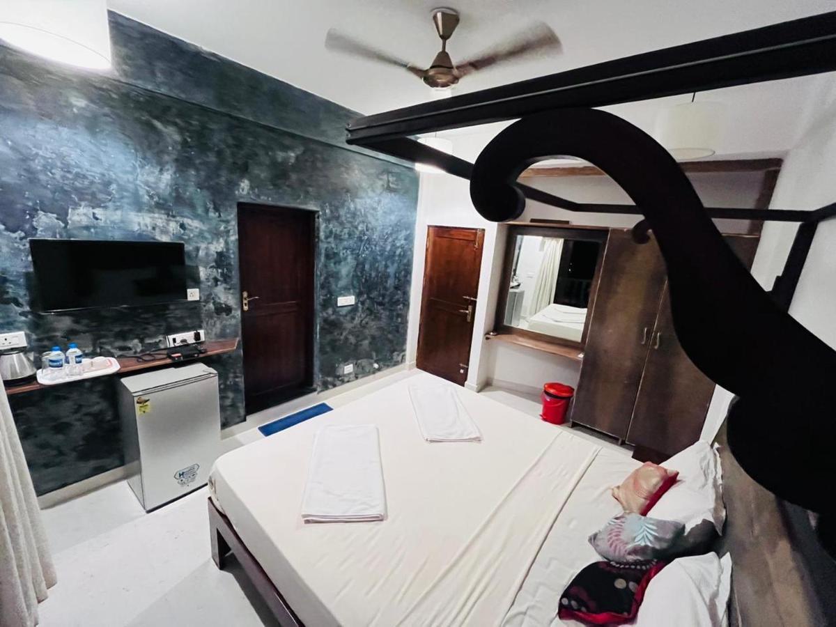 Naga Cottages Morjim Bagian luar foto