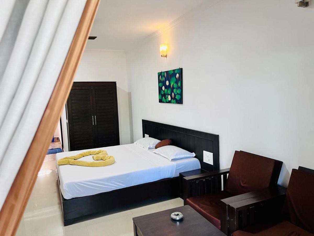 Naga Cottages Morjim Bagian luar foto