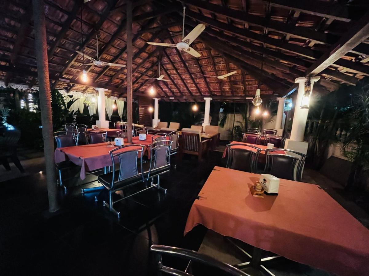 Naga Cottages Morjim Bagian luar foto