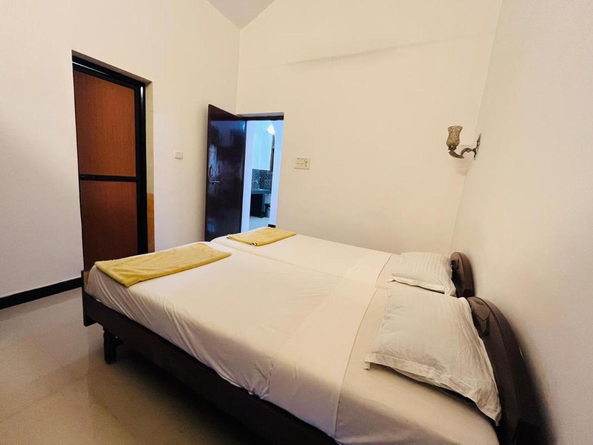 Naga Cottages Morjim Bagian luar foto