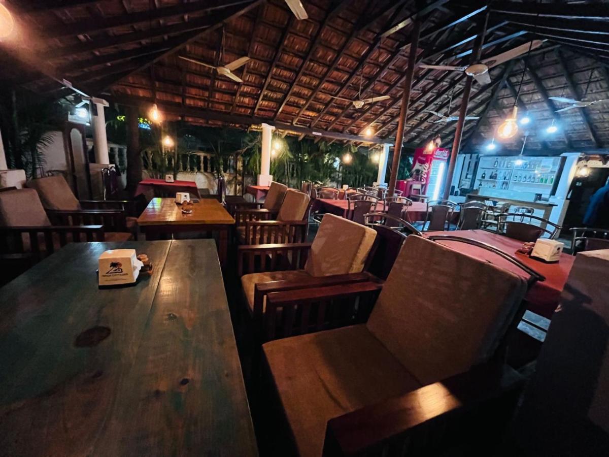 Naga Cottages Morjim Bagian luar foto