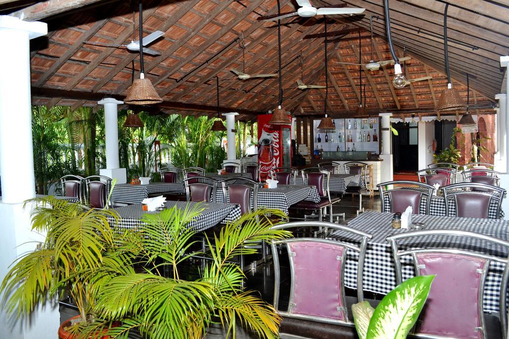 Naga Cottages Morjim Bagian luar foto